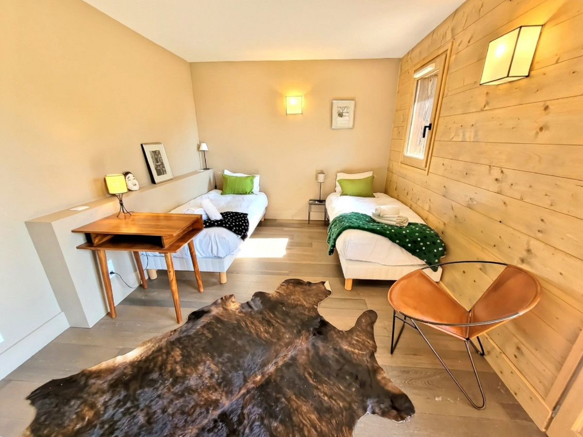 _lv_images__lot_0000000281_11_18039643