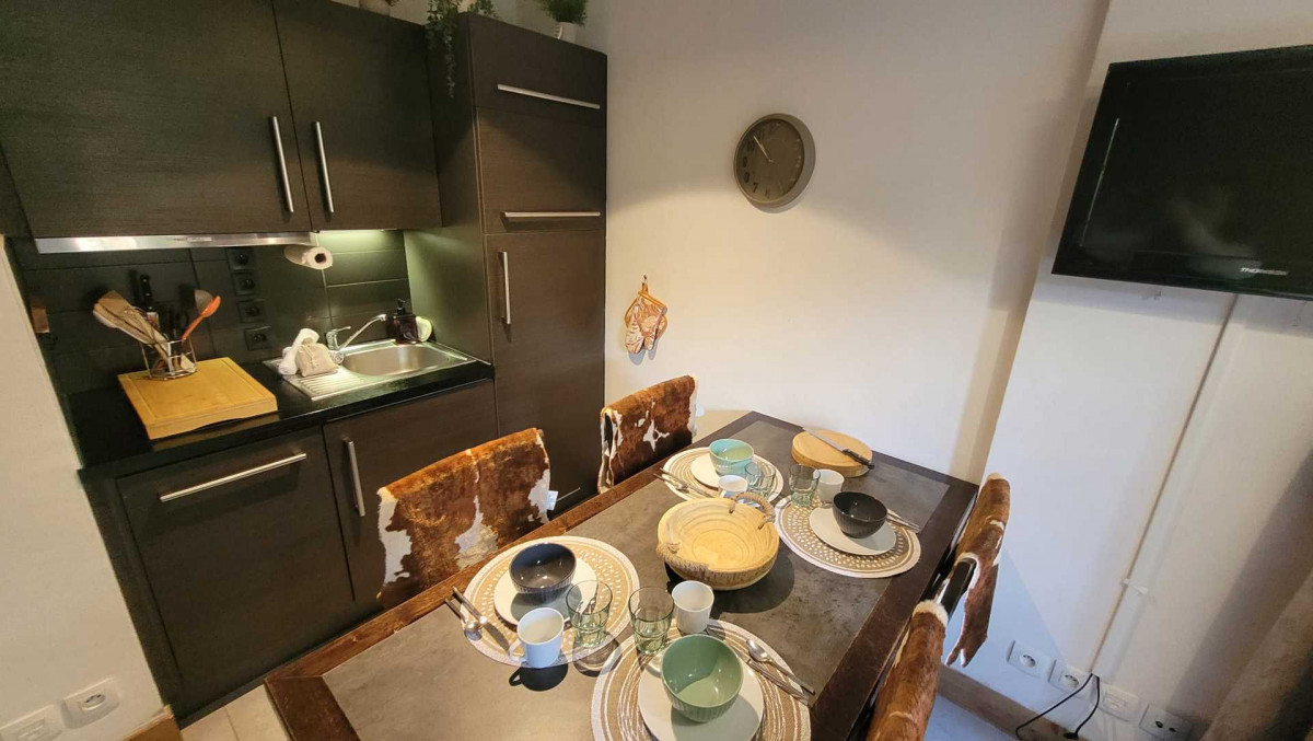 _lv_images__lot_0000000297_15_18784818