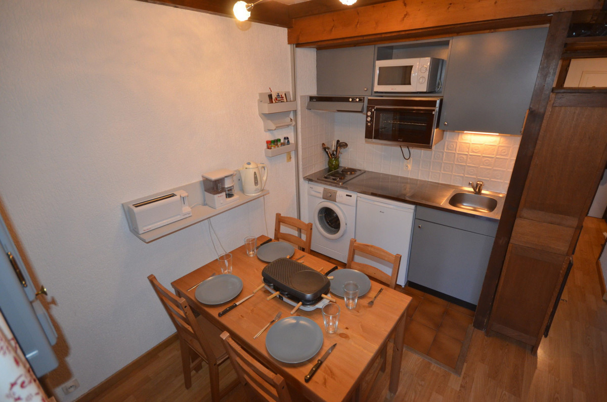 _lv_images__lot_0000010158_02_18061240