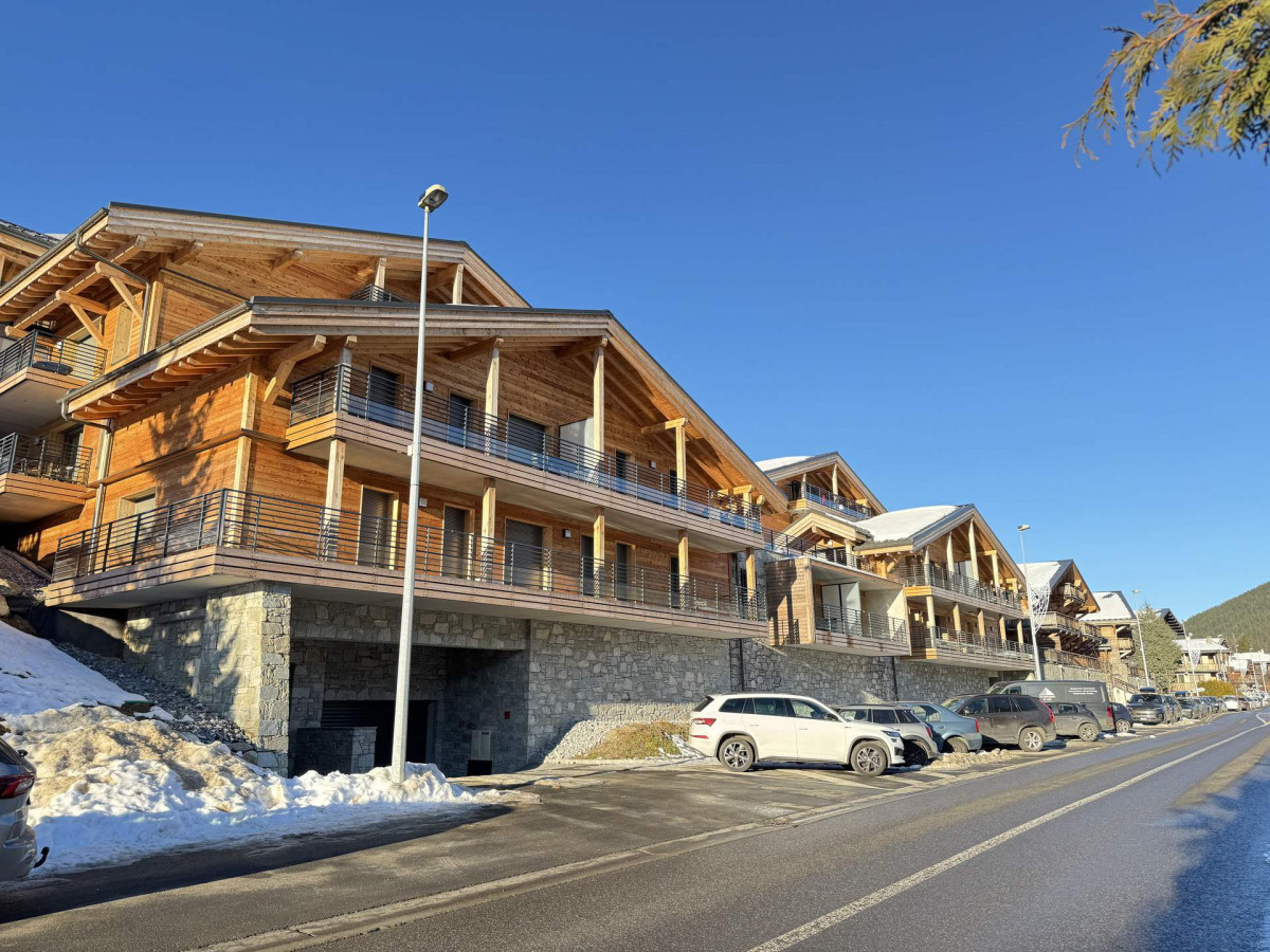 _lv_images__lot_0000120325_15_16769991