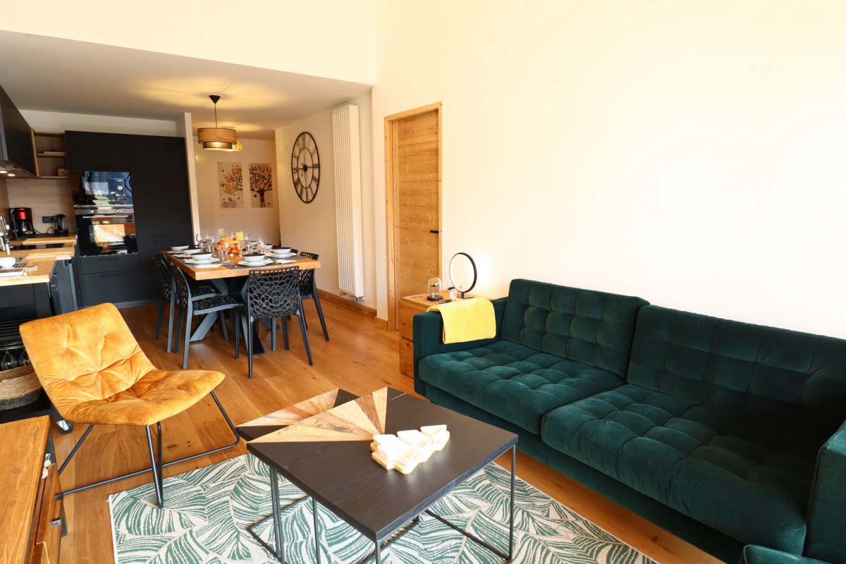 _lv_images__lot_0000540326_02_18041565