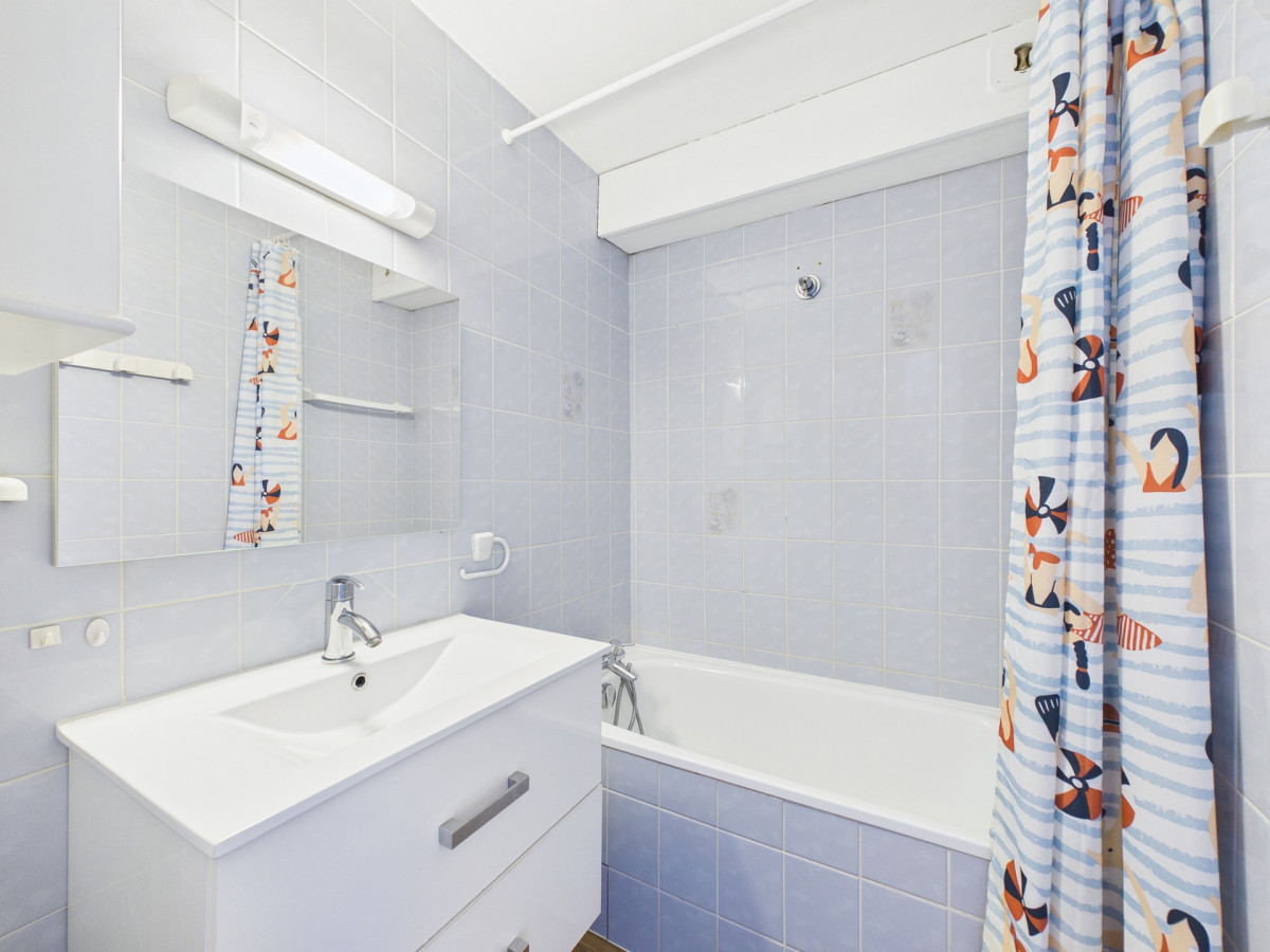 _lv_images__lot_0000550208_08_18786911