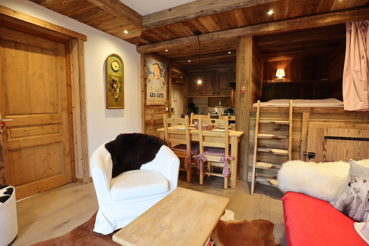 _lv_images__lot_0000700202_03_18087537 _lv_images__lot_0000700202_03_18087537