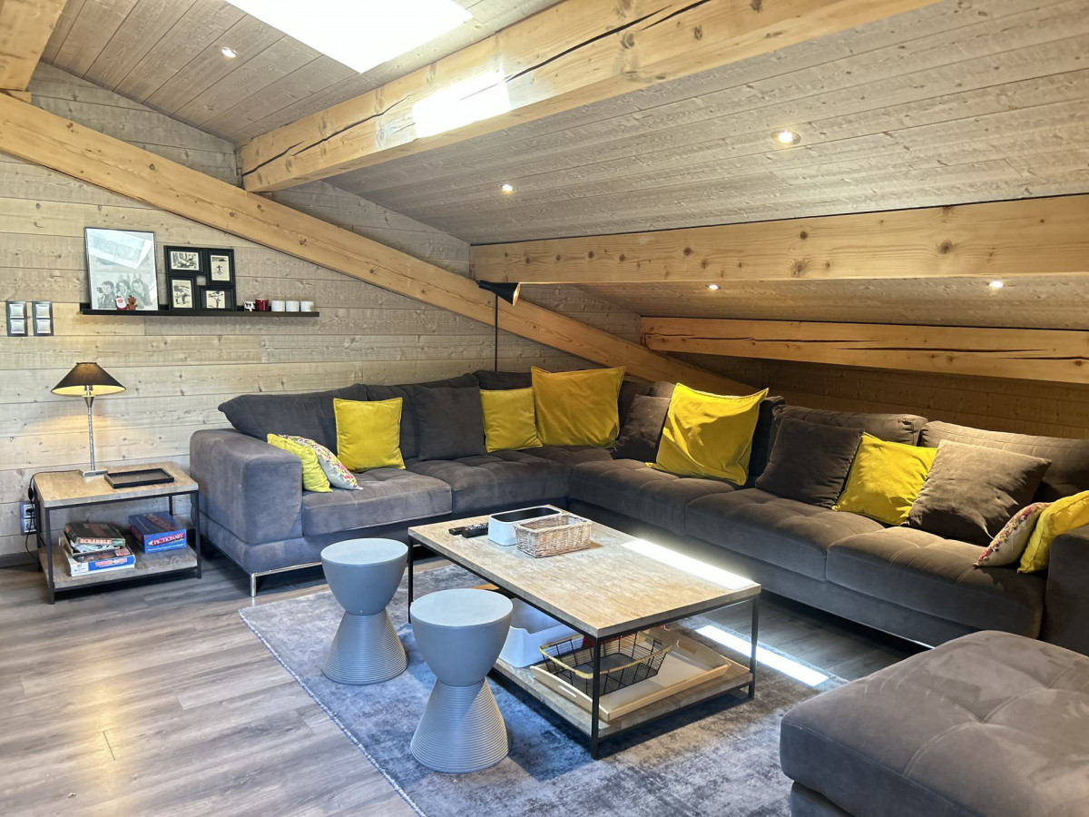 _lv_images__lot_0000720504_02_18786347