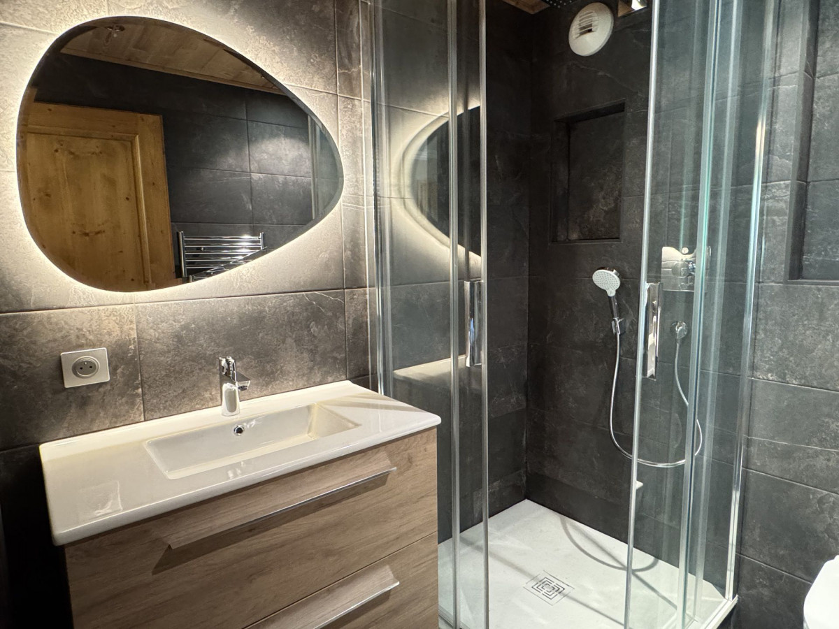 _lv_images__lot_0003300413_07_19380695