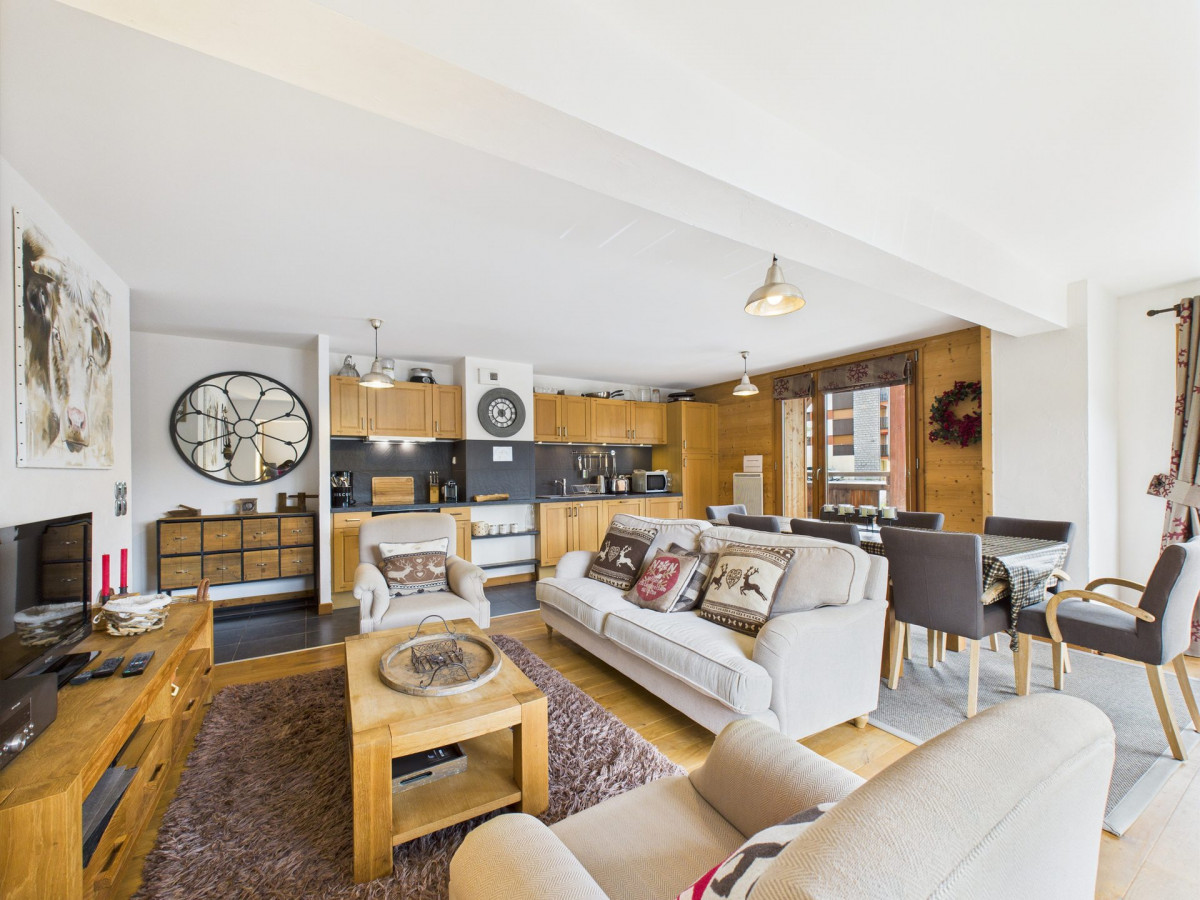 _lv_images__lot_0003670347_01_18927956