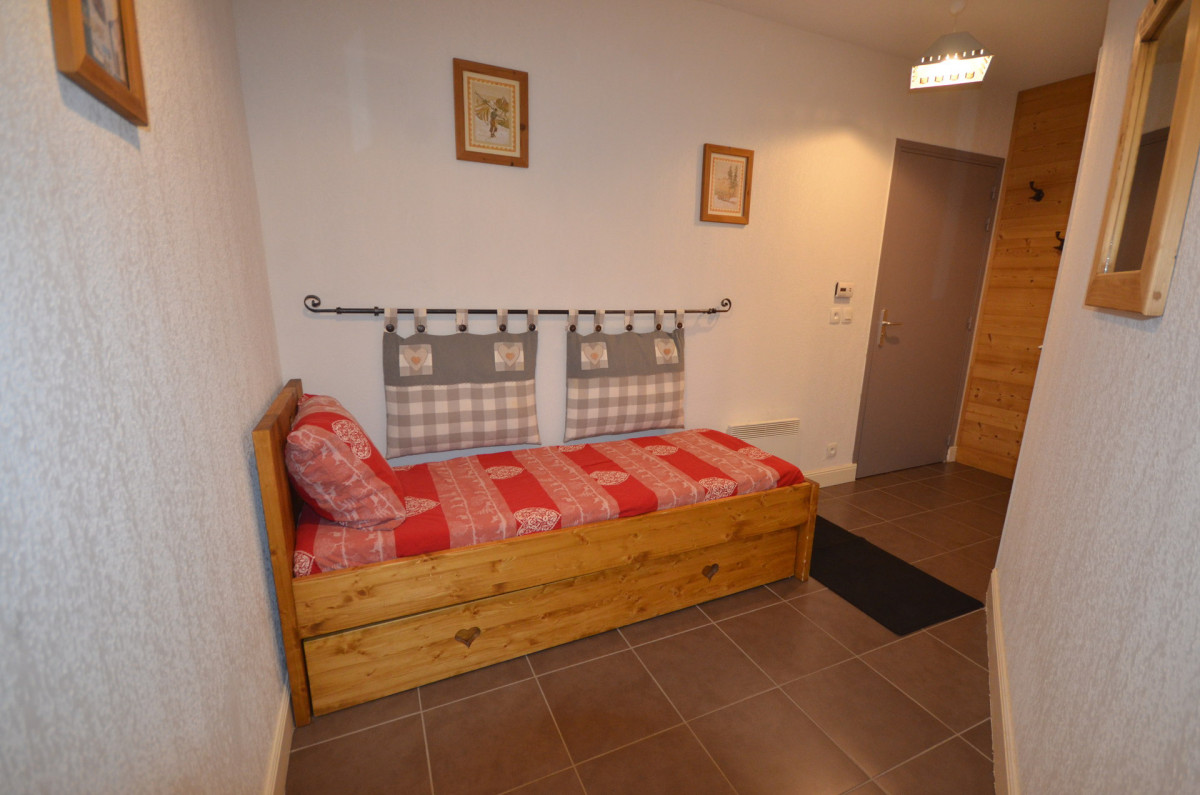 _lv_images__lot_0004000107_04_19228665 _lv_images__lot_0004000107_04_19228665