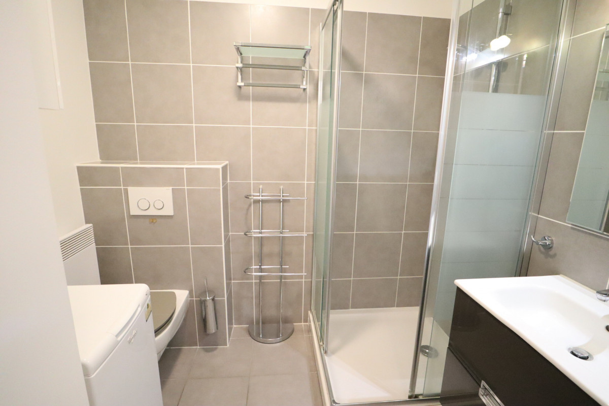 _lv_images__lot_0004000130_08_18862465