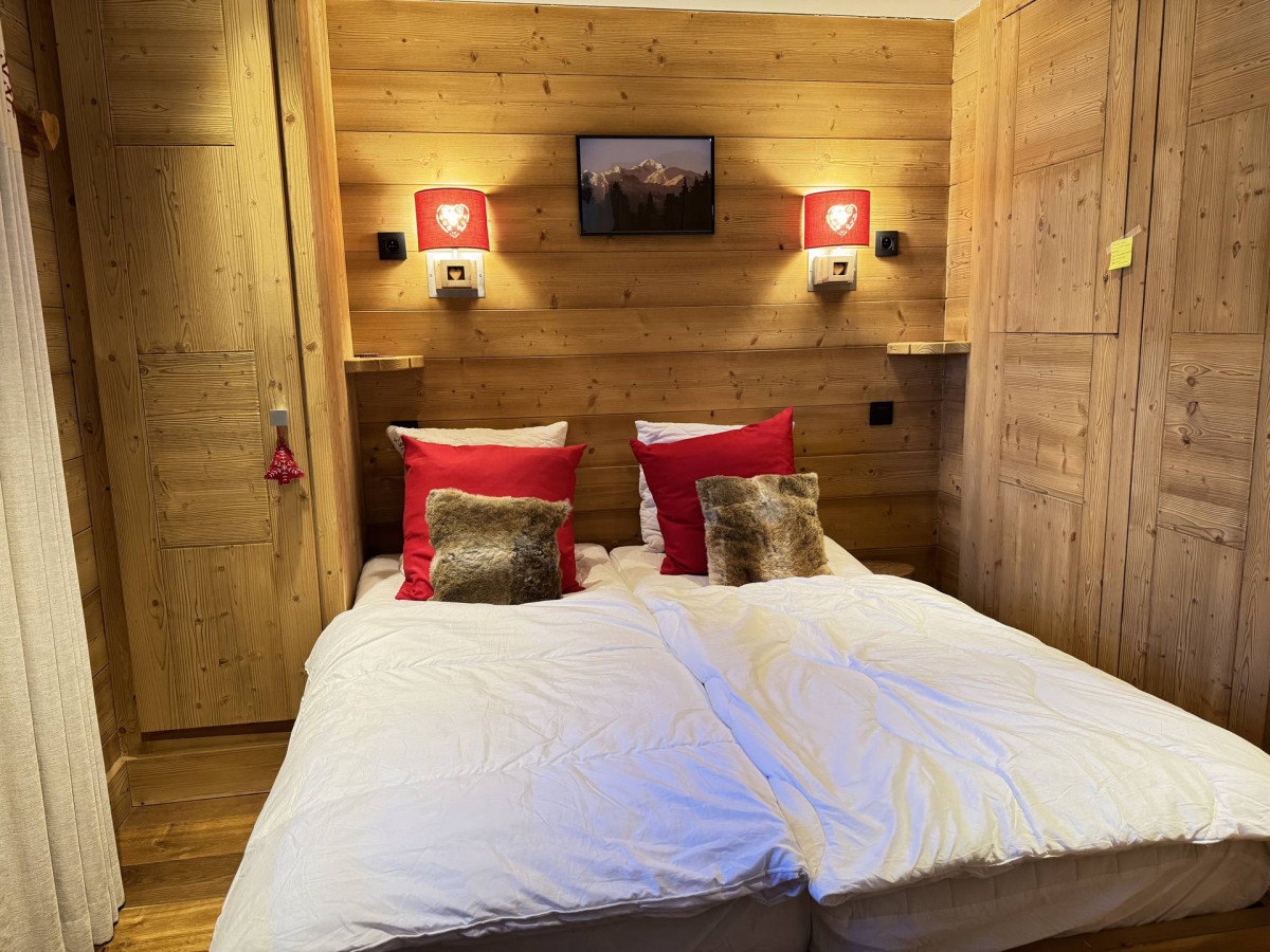 _lv_images__lot_0004000321_09_18485732