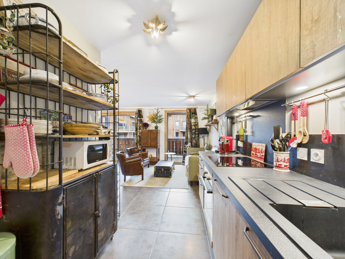 _lv_images__lot_0004230376_02_19361902