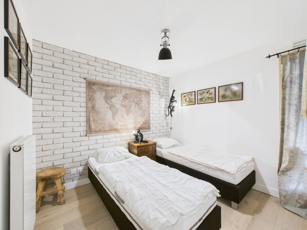 _lv_images__lot_0004230376_08_18929861