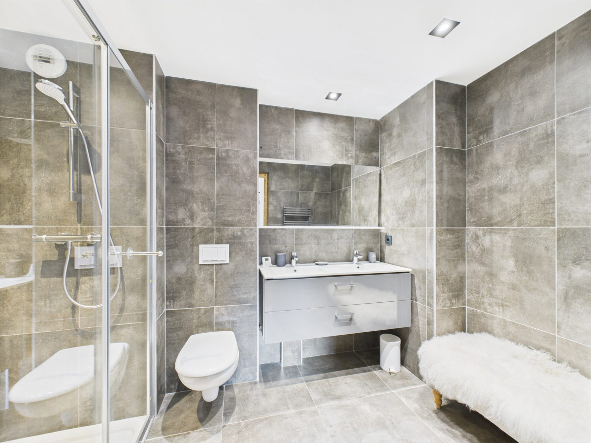 _lv_images__lot_0004230406_09_18135400