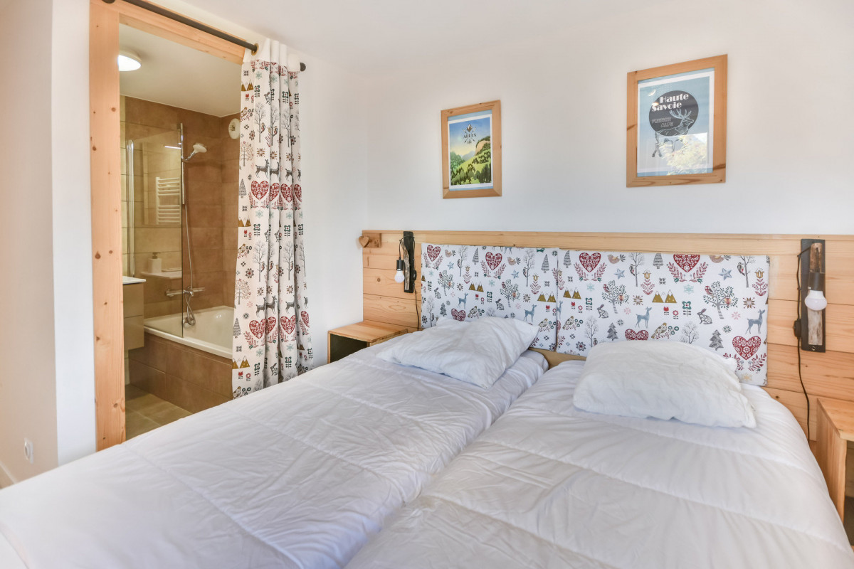 _lv_images__lot_0020392216_09_18925422