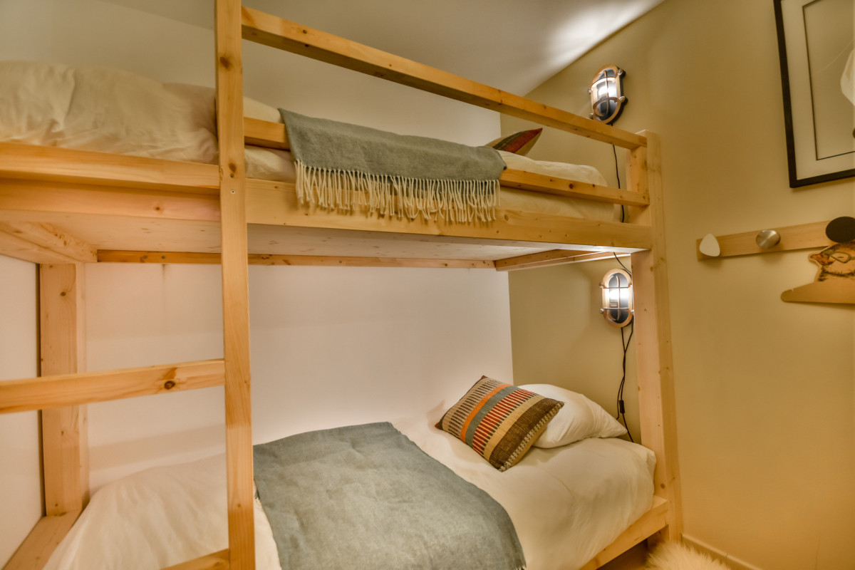 _lv_images__lot_0020392298_08_19223090