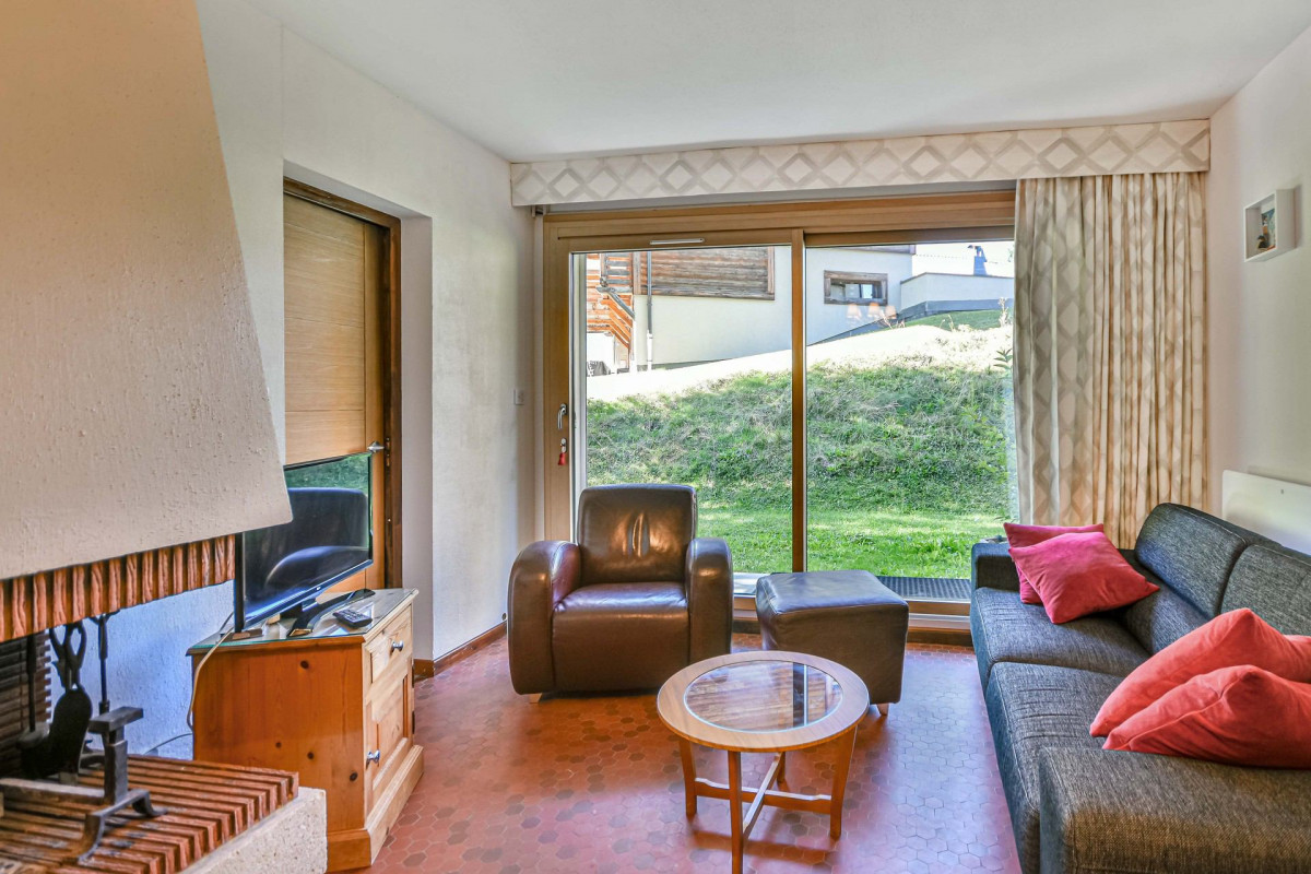 _lv_images__lot_0020392307_02_18925443