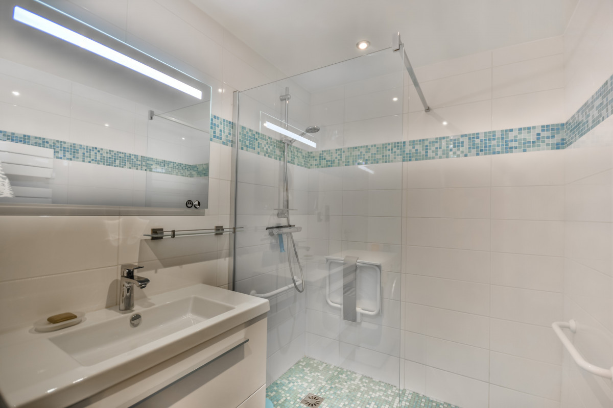 _lv_images__lot_0020392433_08_18924524