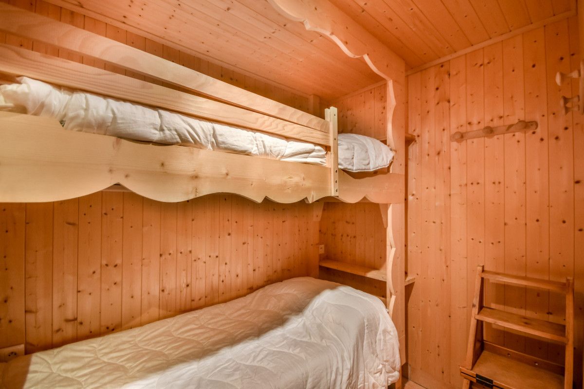 _lv_images__lot_0020392439_09_18481397