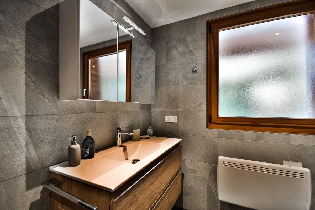 _lv_images__lot_0020392451_07_18481412