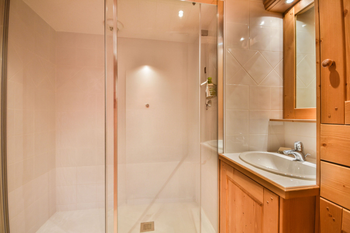 _lv_images__lot_0020392465_11_19214119