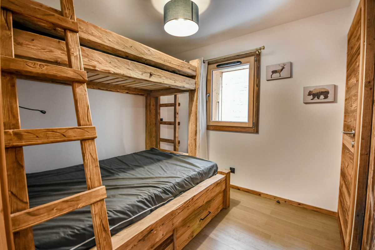 _lv_images__lot_0020392475_08_18359177