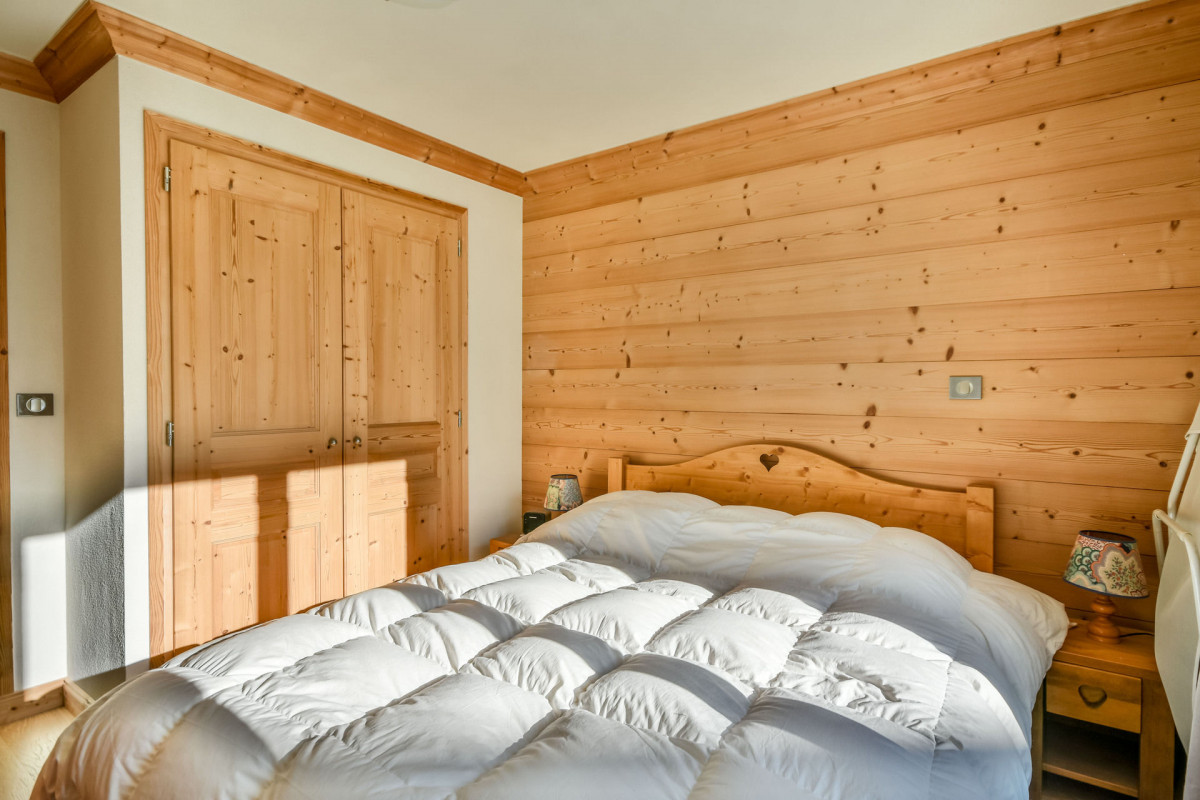 _lv_images__lot_0020392484_05_19223212