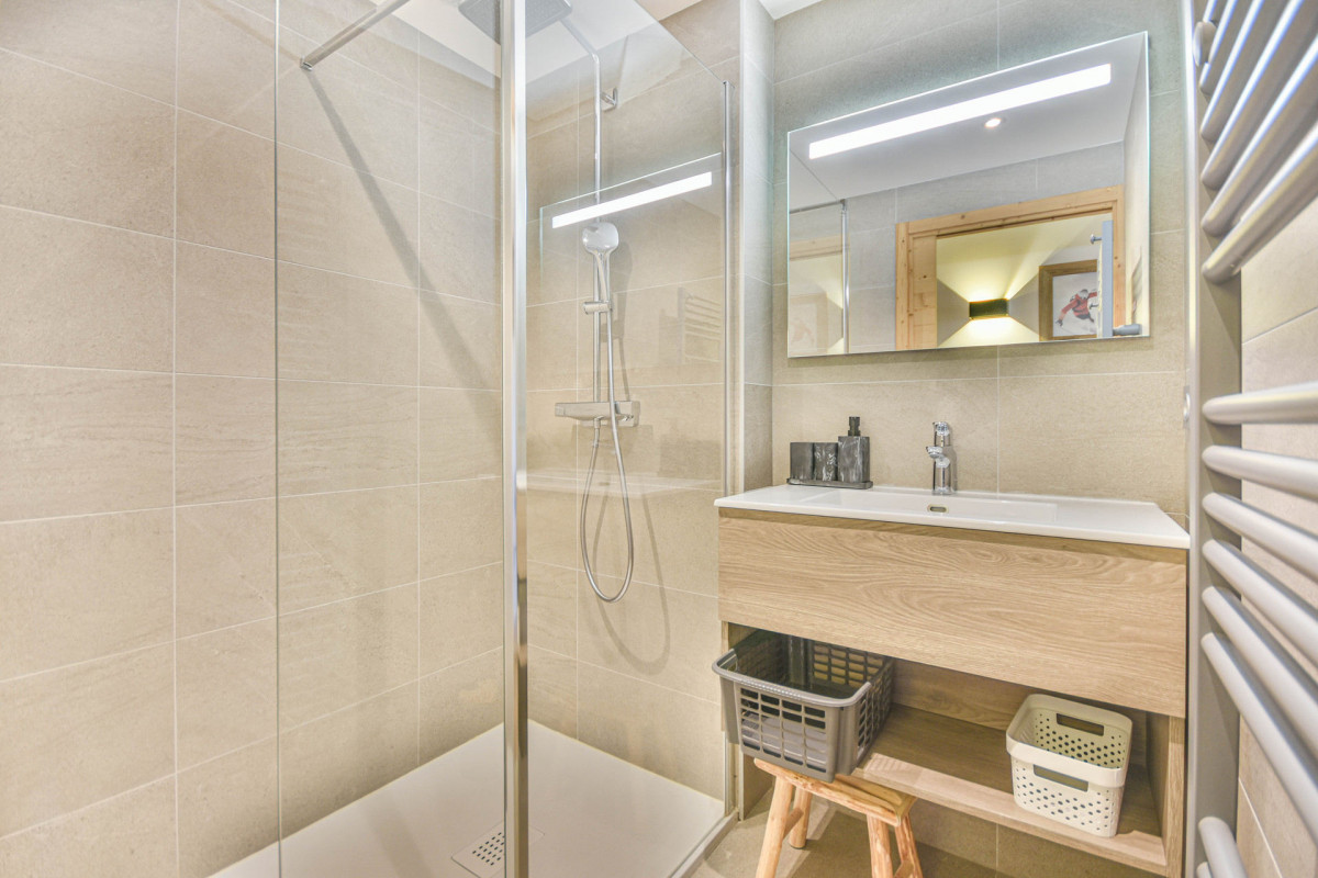 _lv_images__lot_0020392486_08_19376498