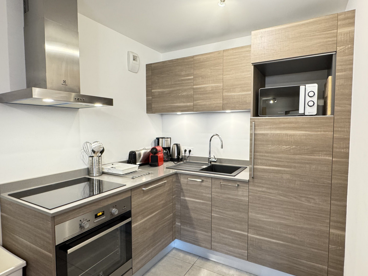 _lv_images__lot_0109021884_02_18486764