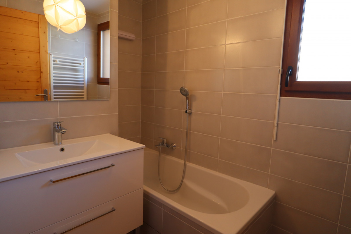 _lv_images__lot_0109021944_06_17978784