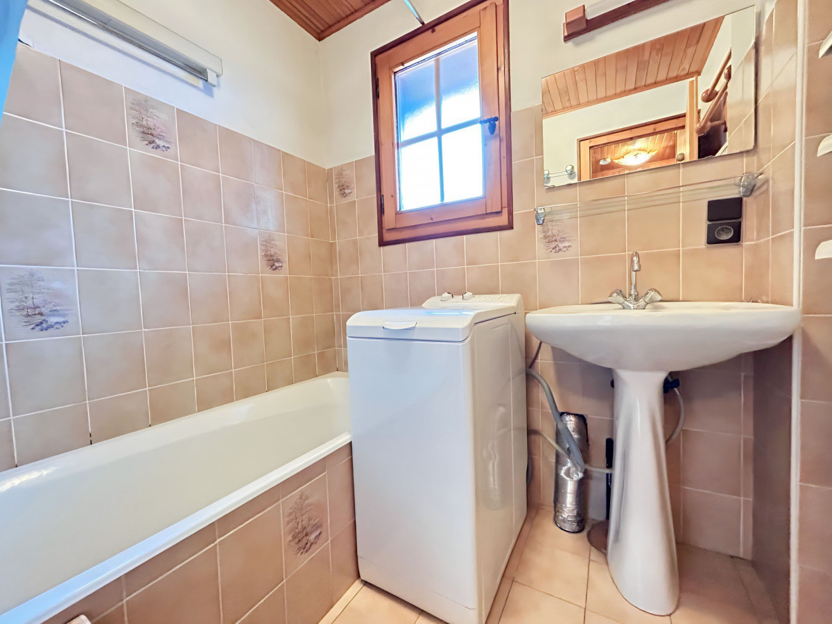 _lv_images__lot_0109022071_06_16769784