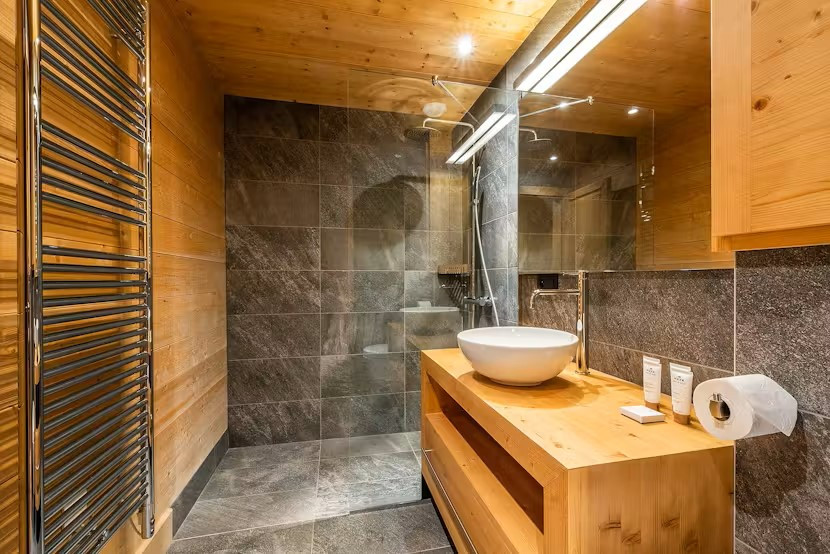 Abachi-chalet-salle-de-bain-douche-wc-location-chalet-appartement-Les-Gets