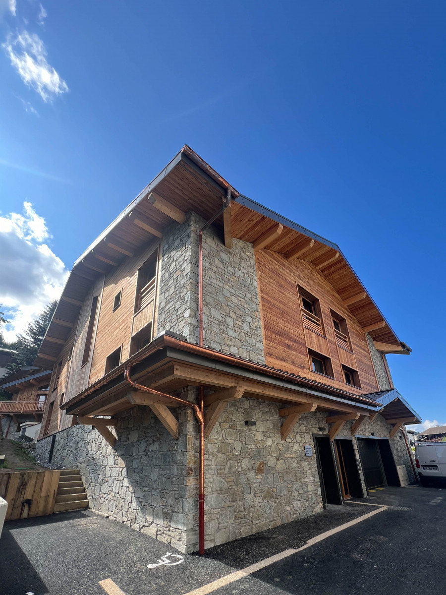 Agora-202-batiment-exterieur-location-appartement-chalet-Les-Gets
