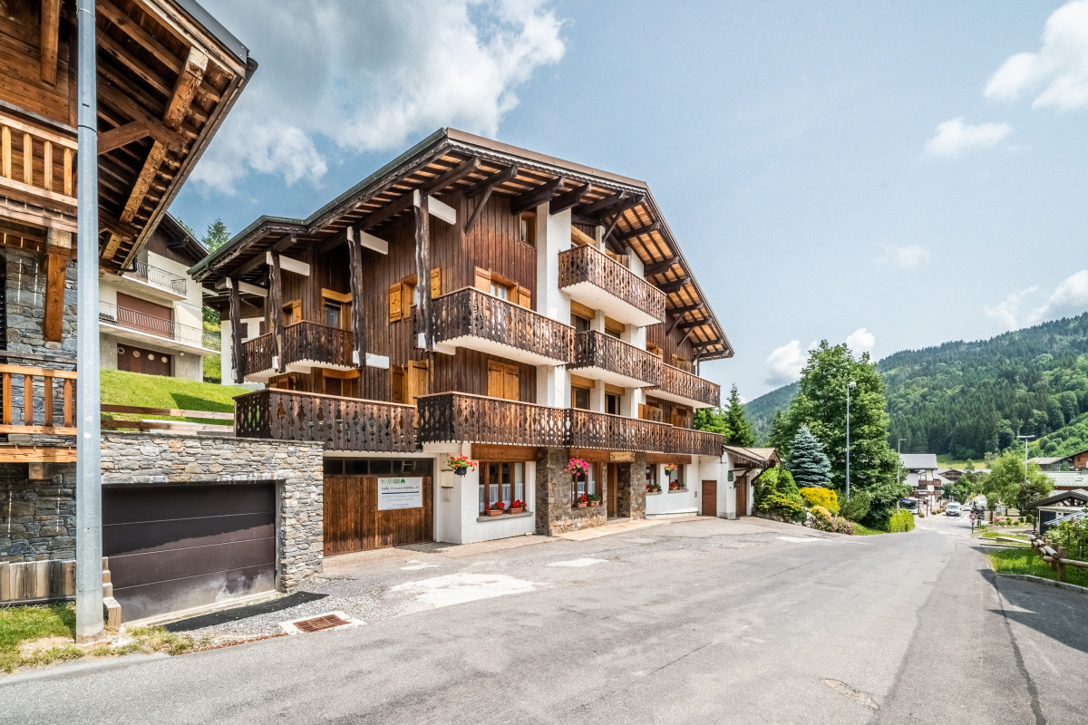 Amaryllis-4-vue-exterieur-appartement-chalet-Les-Gets