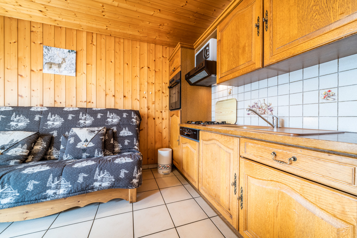 Amaryllis-5-cuisine-sejour-appartement-chalet-Les-Gets