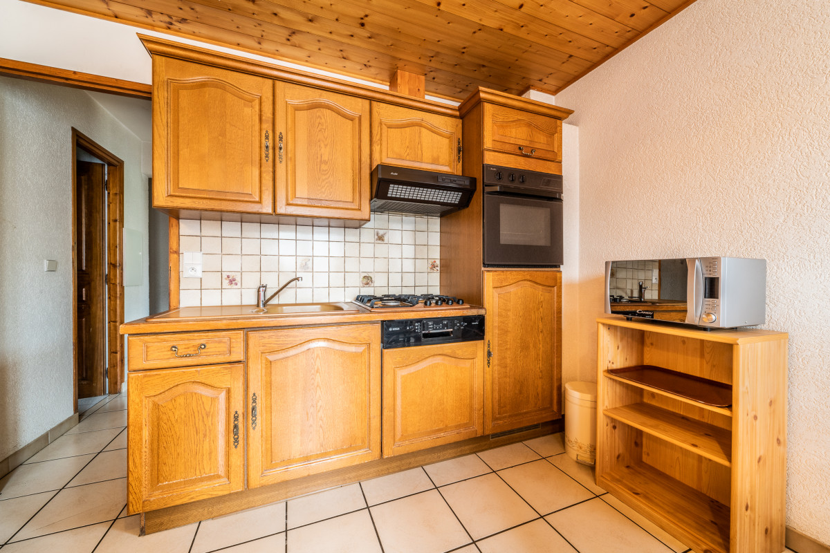 Amaryllis-7-cuisine-appartement-chalet-Les-Gets