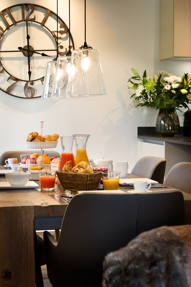Annapurna-B104-table-repas-location-appartement-chalet-Les-Gets