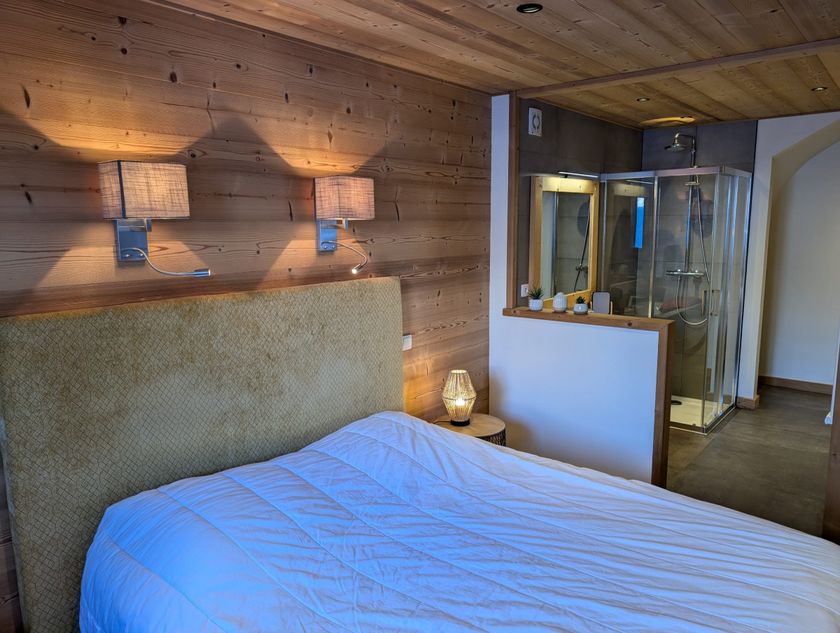 Appartement-de-Marie-chambre-lit-double-en-suite-location-appartement-chalet-Les-Gets