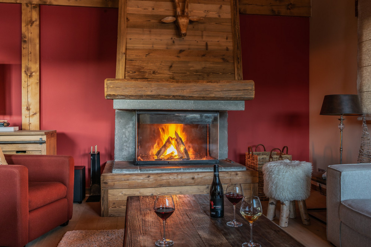 atray-salon-sejour-cheminée-location-appartement-chalet-Les-Gets