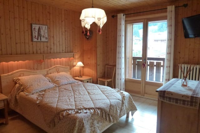Azalees-3-chambre-lit-double-location-appartement-chalet-Les-Gets