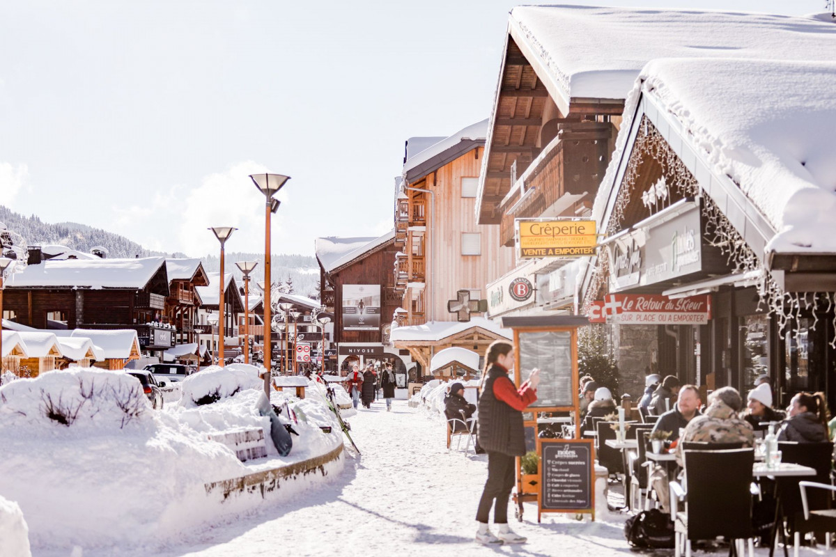 Azalees-3-village-exterieur-hiver-location-appartement-chalet-Les-Gets