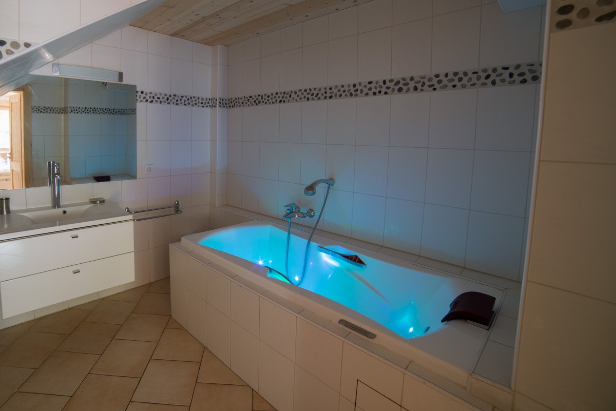 Azalees-7-baignoire-location-appartement-chalet-Les-Gets