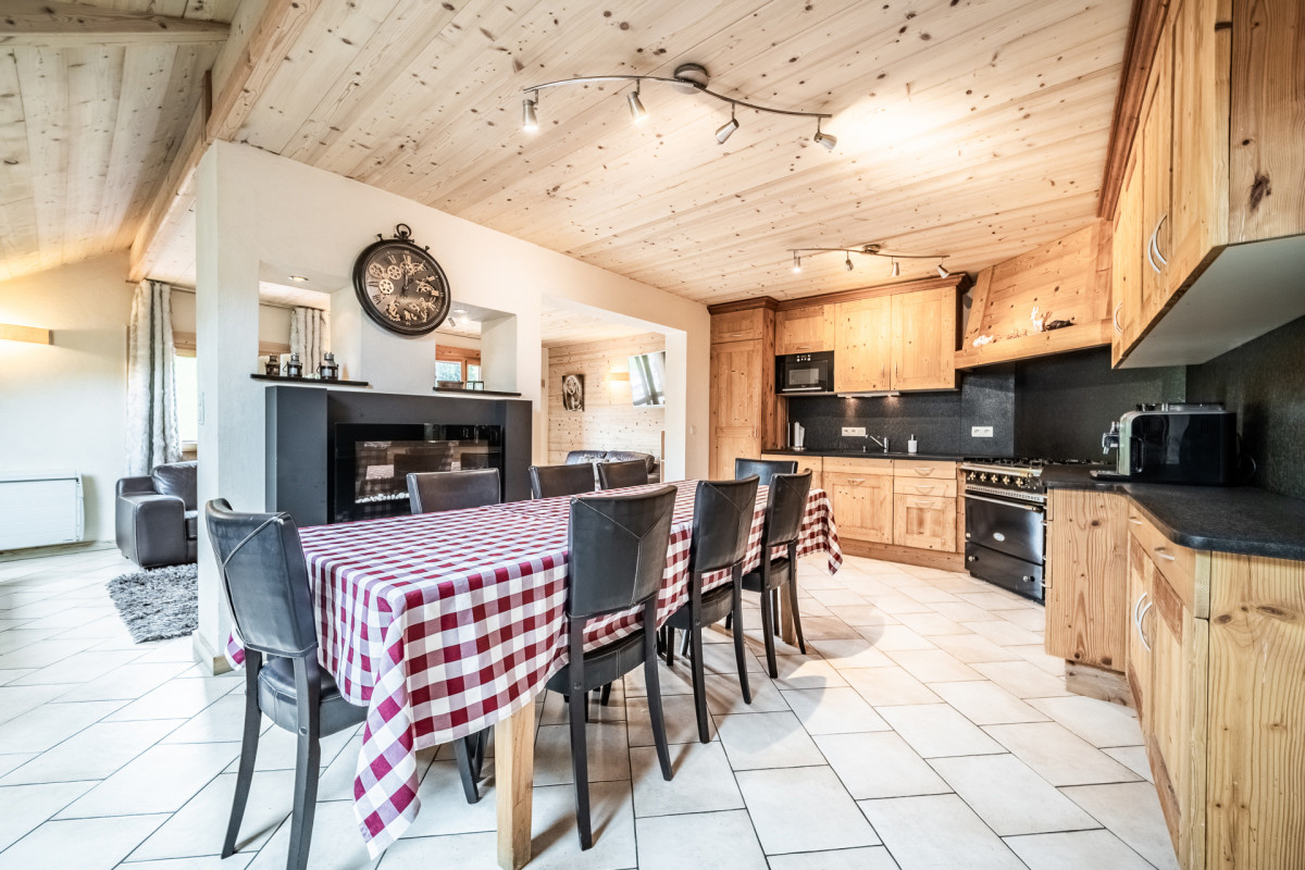 Azalees-7-cuisine-salle-a-manger-location-appartement-chalet-Les-Gets