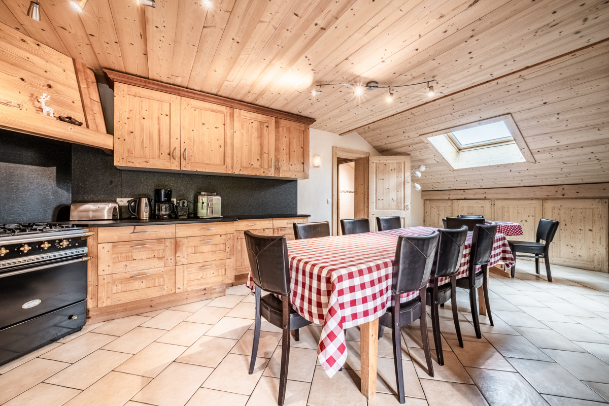 Azalees-7-cuisine-salle-a-manger-location-appartement-chalet-Les-Gets