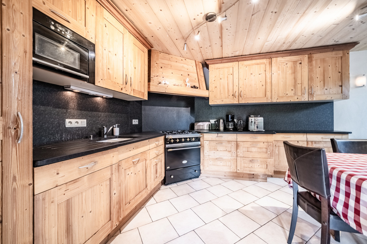 Azalees-7-cuisine-salle-a-manger-location-appartement-chalet-Les-Gets