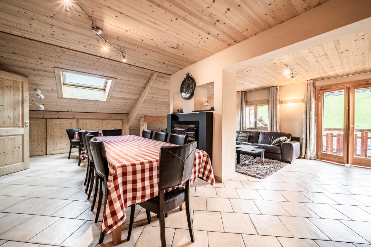 Azalees-7-cuisine-salle-a-manger-salon-location-appartement-chalet-Les-Gets