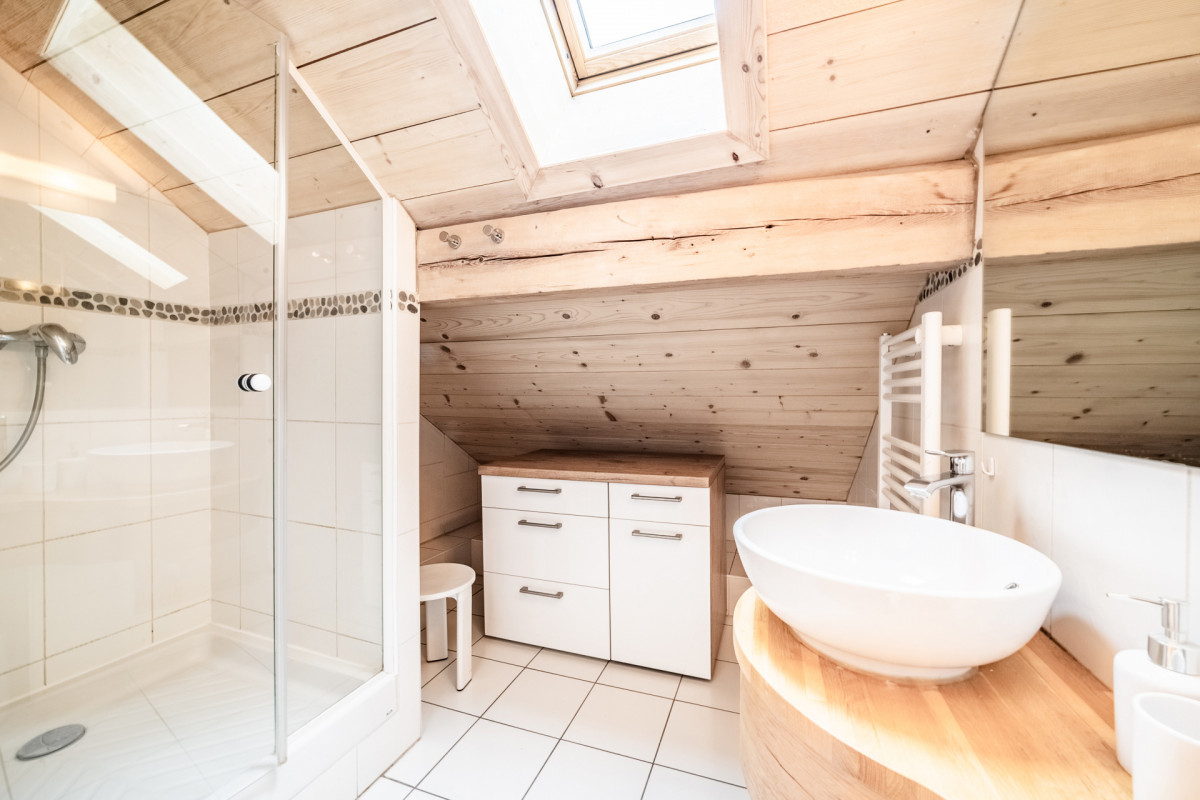 Azalees-7-salle-de-bain-douche-location-appartement-chalet-Les-Gets