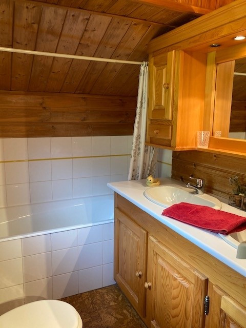 Baquera-salle-de-bain-location-appartement-chalet-Les-Gets