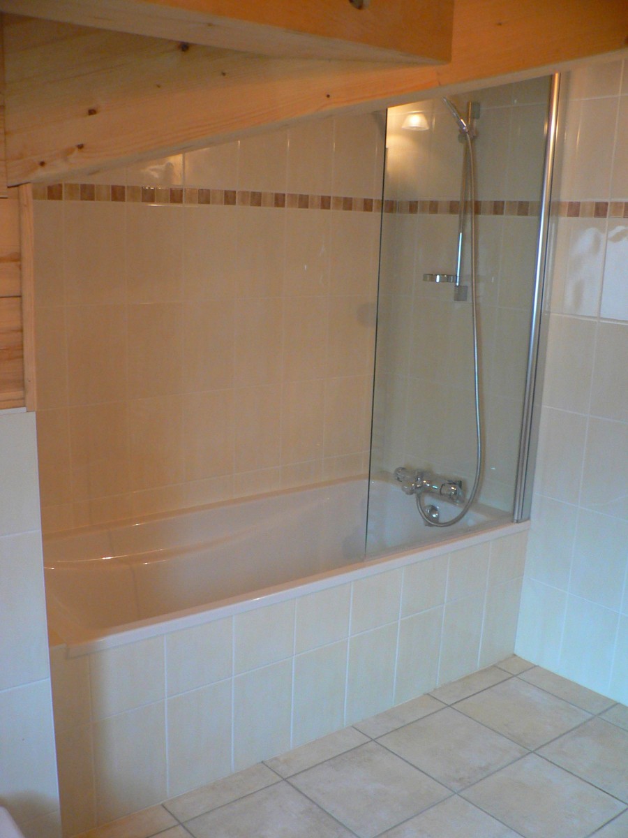 Bleuets-2-salle-de-bain-location-appartement-chalet-Les-Gets