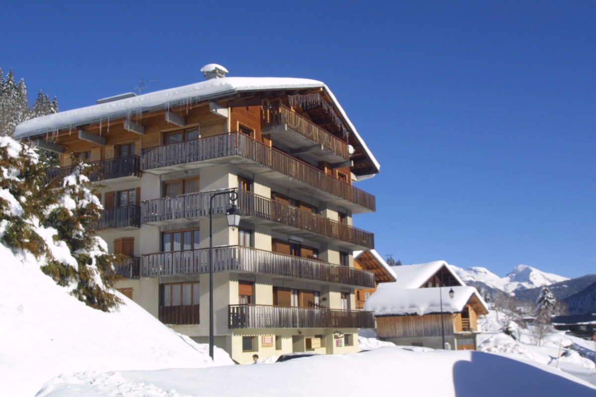 Bois-de-la-dent-3-exterieur-hiver-location-appartement-chalet-Les-Gets