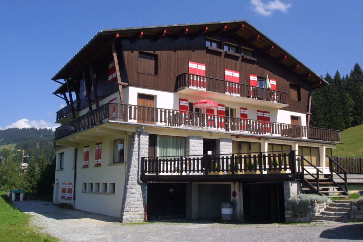 Caribou-1-exterieur-ete-location-appartement-chalet-Les-Gets