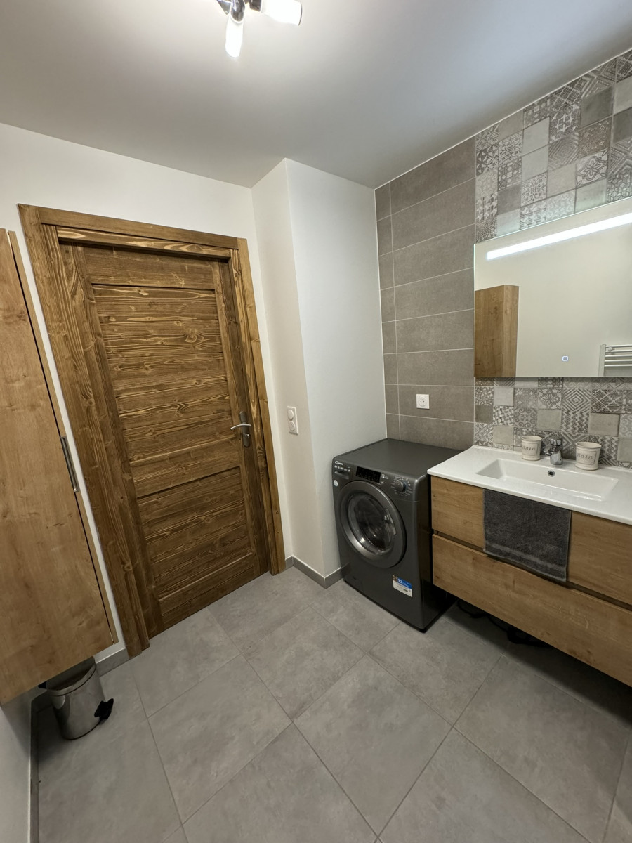 Carmine-Lodge-A205-salle-de-bain-location-appartement-chalet-Les-Gets